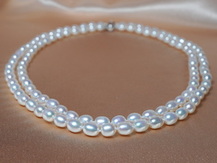 Dvojradový, Trojradový perlový náhrdelník