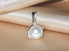 Prívesok s perlou BC05SP-W prívesok s perlou BC05SP-W BC05SP-W