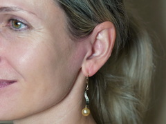 Zlaté náušnice s perlami Južného Pacifiku a briliantmi BC04YE-G Náušnice s perlami Južného Pacifiku a briliantmi BC04YE-G.2.JPG BC04YE-G