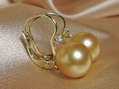 Zlaté náušnice 14K juhomorské perly s briliantmi BC022YE-G Perlové náušnice juhomorské perly BC022YE-G_2.JPG BC022YE-G