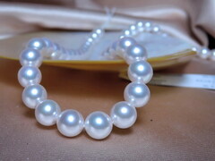 Náhrdelník z japonských akoya perál Hanadama 8mm HANADAMA 8085 Perlový náhrdelník Aurora HANADAMA 8-8,5mm 3.jpg HANADAMA 8085