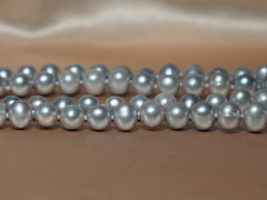 Dlhý perlový náhrdelník sivé sladkovodné perly FPN09sW Perlový náhrdelník sivé riečne perly FPN09sW_1.JPG FPN09sW