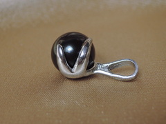 Prívesok s perlou BC05SP-B Prívesok s riečnou perlou BC05SP-B1.JPG BC05SP-B