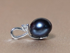 Prívesok so sladkovodnou perlou v striebre BC026SBP-B Prívesok so sladkovodnou perlou v striebre BC026SBP-B.2.JPG BC026SBP-B