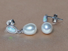 Strieborný set šperkov s opálmi a pravými perlami PS111B Strieborné náušnice s opálmi a pravými perlami PE111B.2.JPG PS111B