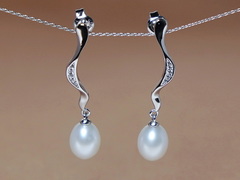 Strieborné náušnice s riečnymi perlami a zirkónmi PE2379SH Strieborné náušnice s riečnymi perlami a zirkónmi PE2379SH.1.JPG PE2379SH