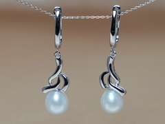 Strieborná súprava šperkov so sladkovodnými perlami PS2158SH Strieborné perlové náušnice visiace PE2158SH.1.JPG PS2158SH