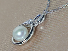 Strieborný náhrdelník so zirkónmi a perlou labuť PN555B Strieborný náhrdelník labuť so zirkónmi a sladkovodnou perlou PN555B.1.JPG PN555B