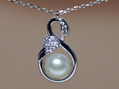 Strieborný set šperkov s motívom labutí a perlami PS555B Strieborný náhrdelník labuť so zirkónmi a sladkovodnou perlou PN555B.JPG PS555B