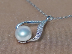 Strieborný náhrdelník so sladkovodnou perlou a zirkónmi PN444B Strieborný náhrdelník s pravou perlou a zirkónmi PN444B.1.JPG PN444B