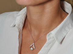 Strieborný náhrdelník so sladkovodnou perlou a zirkónmi PN444B Strieborný náhrdelník s pravou perlou a zirkónmi PN444B.3.JPG PN444B