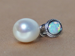 Strieborný prívesok s opálom a pravou perlou PP111B Strieborný prívesok s opálom a pravou perlou PP111B.1.JPG PP111B