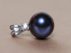 Strieborný prívesok s perlou BC025SP-B Strieborný prívesok s perlou BC025SP-B.3.JPG BC025SP-B