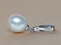 Strieborný prívesok s pravou perlou a zirkónmi PP777B Strieborný prívesok so sladkovodnou perlou a zirkónmi PP777B.3.JPG PP777B