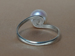 Prsteň s perlou BC028SBR-W Strieborný prsteň s pravou sladkovodnou perlou BC028SBR-W_2.JPG BC028SBR-W