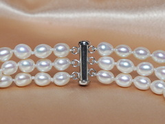 Trojradový perlový náhrdelník TON06AA+wJ Trojradový perlový náhrdelník TON06AA+wJ-3.JPG TON06AA+wJ