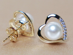 Zlaté náušnice 14K s morskou perlou WW013YE-A Zlaté napichovacie náušnice s morskou perlou WW013YE-A.JPG WW013YE-A