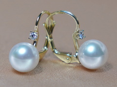Zlaté náušnice 14K s japonskou akoya perlou a briliantom BC022YE-A Zlaté náušnice s morskou perlou BC022YE-A-1.JPG BC022YE-A