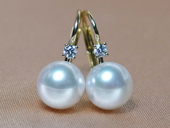 Zlaté náušnice 14K s japonskou akoya perlou a briliantom BC022YE-A Zlaté náušnice s morskou perlou BC022YE-A-2.JPG BC022YE-A