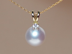 Súprava zlatých šperkov s japonskými akoya perlami AAA BC130YS-A Zlatý prívesok s akoya perlou BC025YP-A.jpg BC130YS-A