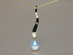 Zlatý prívesok s perlou Južného Pacifiku BC04YP-W Zlatý prívesok s perlou Južného Pacifiku BC04YP-W.2.JPG BC04YP-W