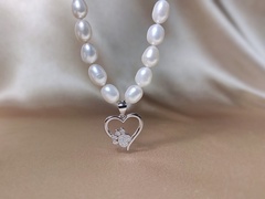 Personalizovaný perlový náhrdelník PS014 perlovy_nahrdelnik_srdiecko_s_labkou.jpg PS014