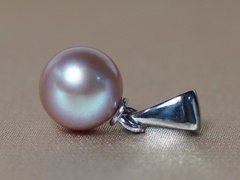 Prívesok s fialovoružovou riečnou perlou RPP001lM privesok-s-perlou-biele zlato-rpp001lm.JPG RPP001lM