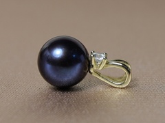 Prívesok s perlou BC025YFP-B zlaty privesok-s-perlou-a diamantom bc025yfp-b.JPG BC025YFP-B